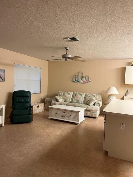 Active With Contract: $188,500 (2 beds, 2 baths, 1541 Square Feet)