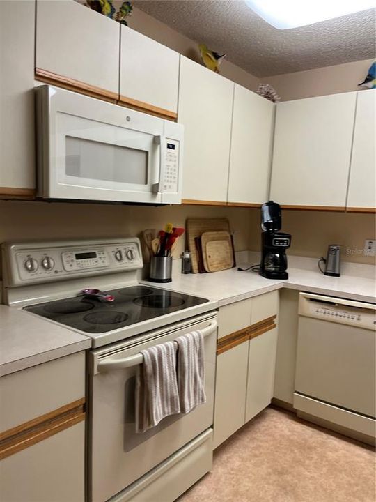 Active With Contract: $188,500 (2 beds, 2 baths, 1541 Square Feet)