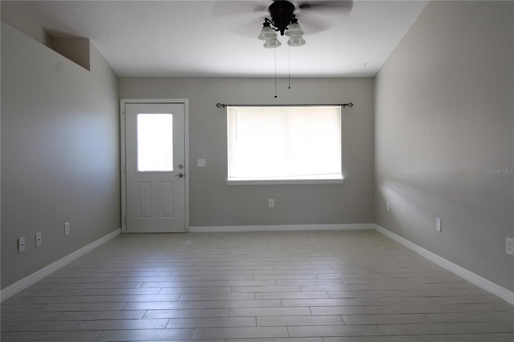 For Rent: $1,995 (3 beds, 2 baths, 1011 Square Feet)