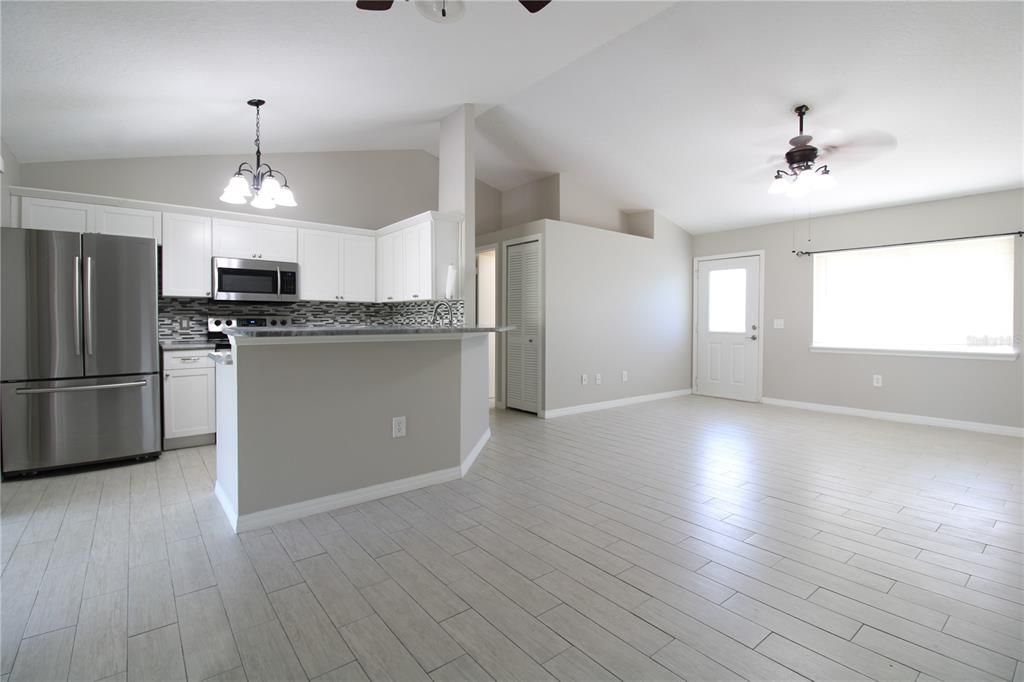 For Rent: $1,995 (3 beds, 2 baths, 1011 Square Feet)