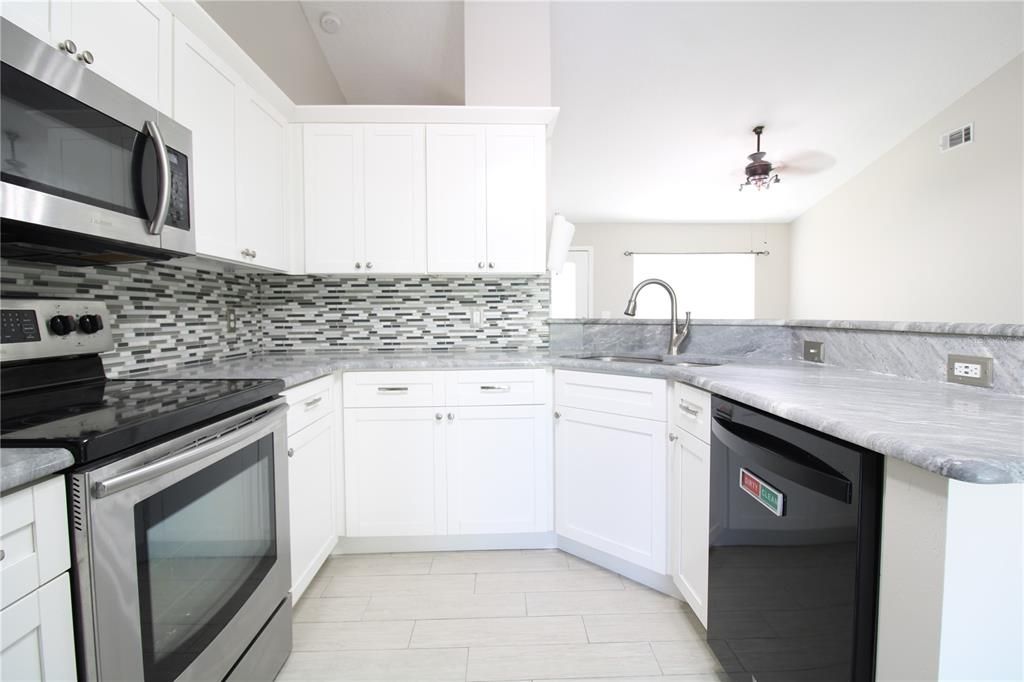 For Rent: $1,995 (3 beds, 2 baths, 1011 Square Feet)