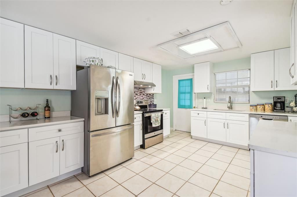 For Sale: $299,000 (2 beds, 2 baths, 1552 Square Feet)