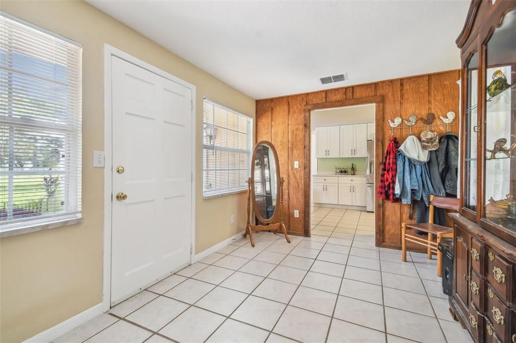 For Sale: $299,000 (2 beds, 2 baths, 1552 Square Feet)