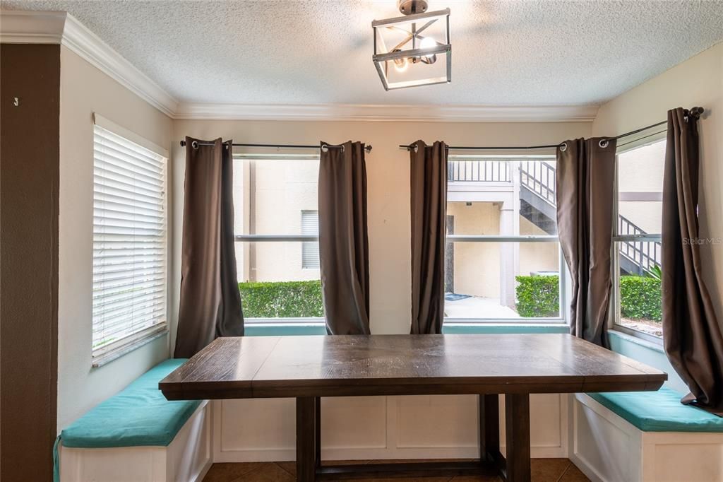 For Sale: $225,000 (2 beds, 2 baths, 1018 Square Feet)