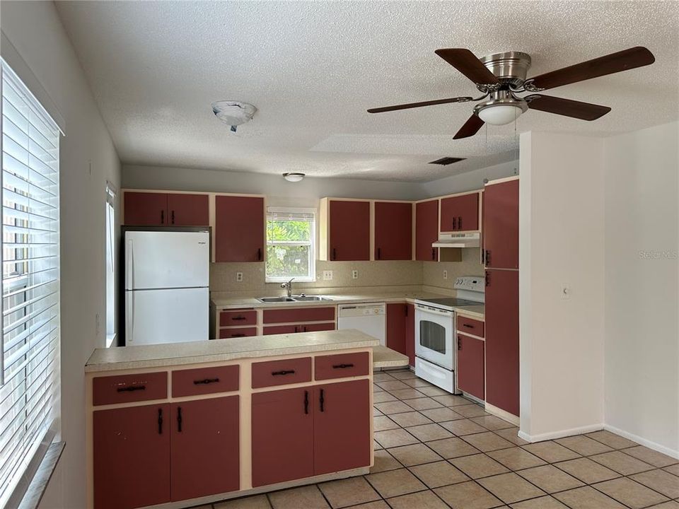 For Rent: $1,945 (2 beds, 2 baths, 900 Square Feet)