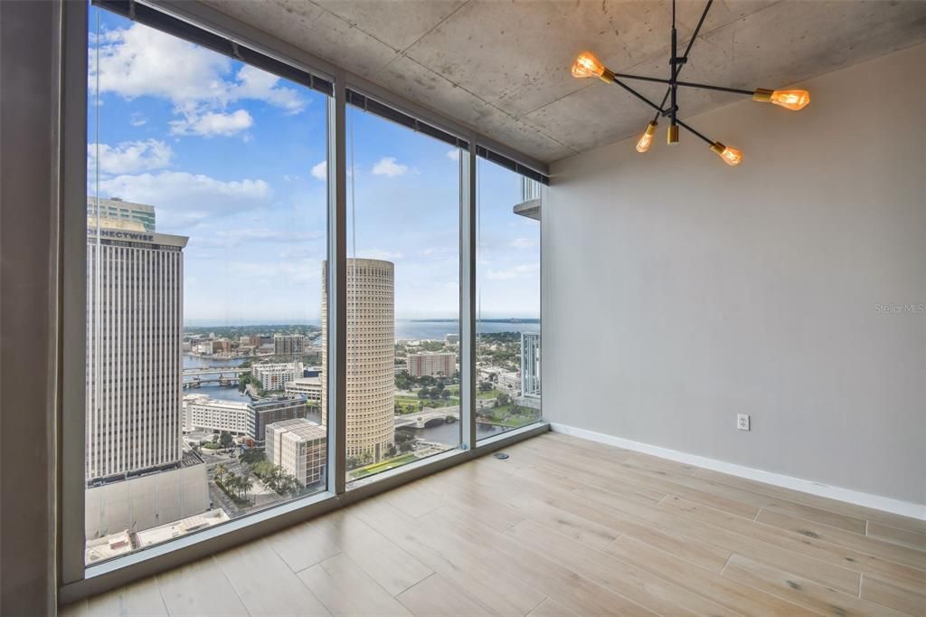 Active With Contract: $550,000 (1 beds, 1 baths, 847 Square Feet)