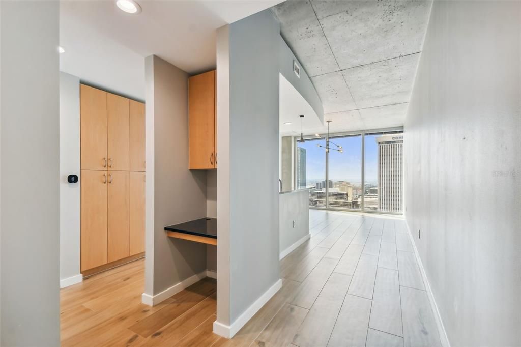 Active With Contract: $550,000 (1 beds, 1 baths, 847 Square Feet)