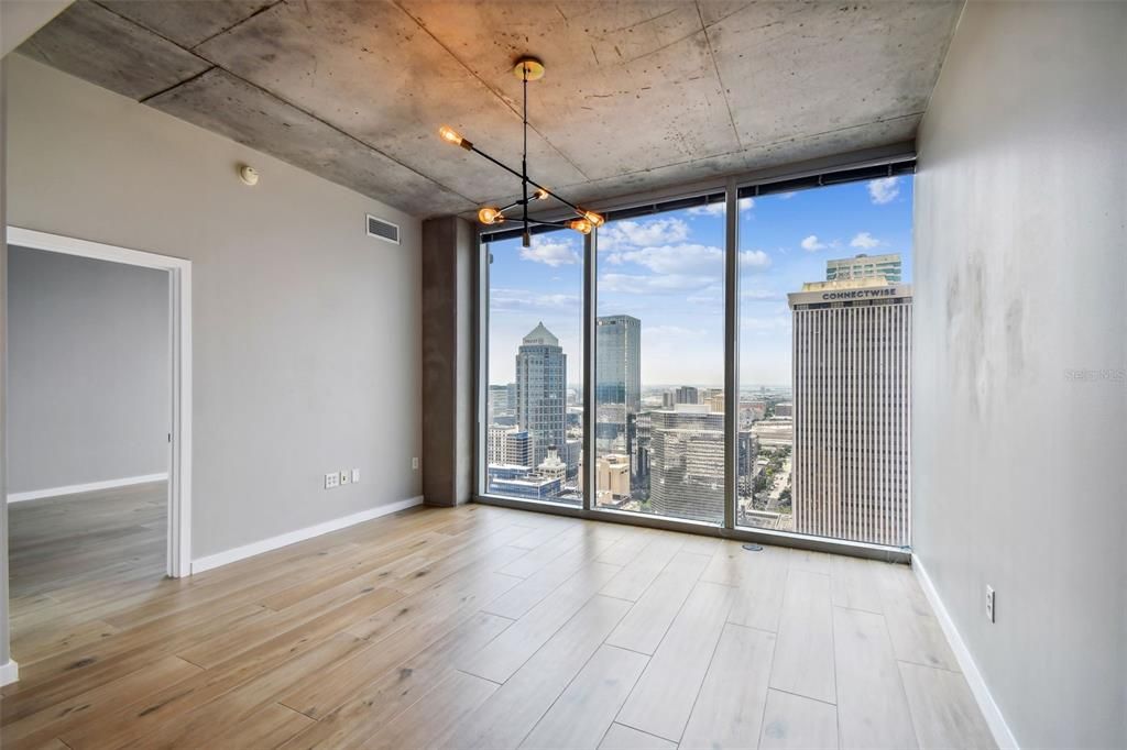 Active With Contract: $550,000 (1 beds, 1 baths, 847 Square Feet)