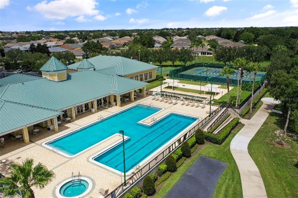 Community Pool/Jacuzzi