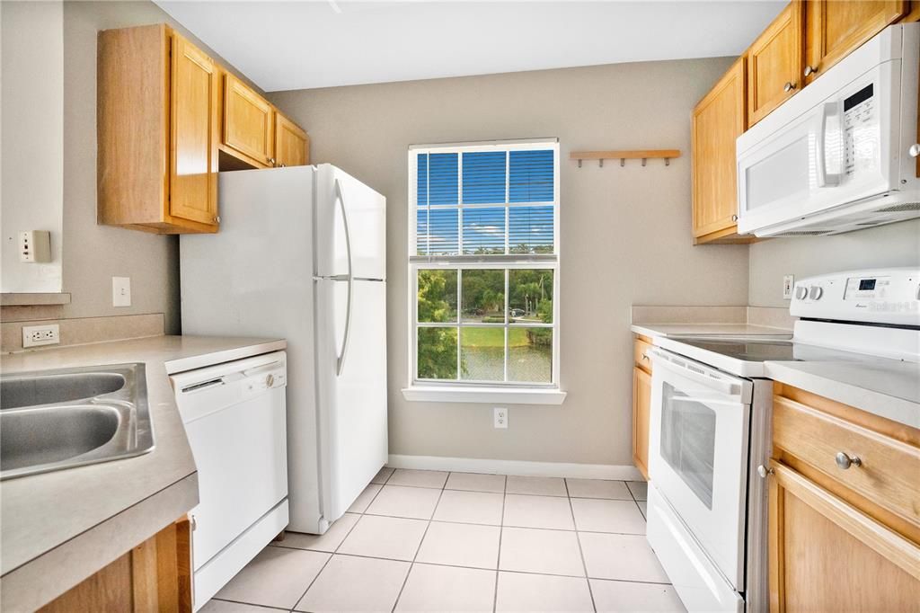 Active With Contract: $258,900 (2 beds, 2 baths, 1255 Square Feet)