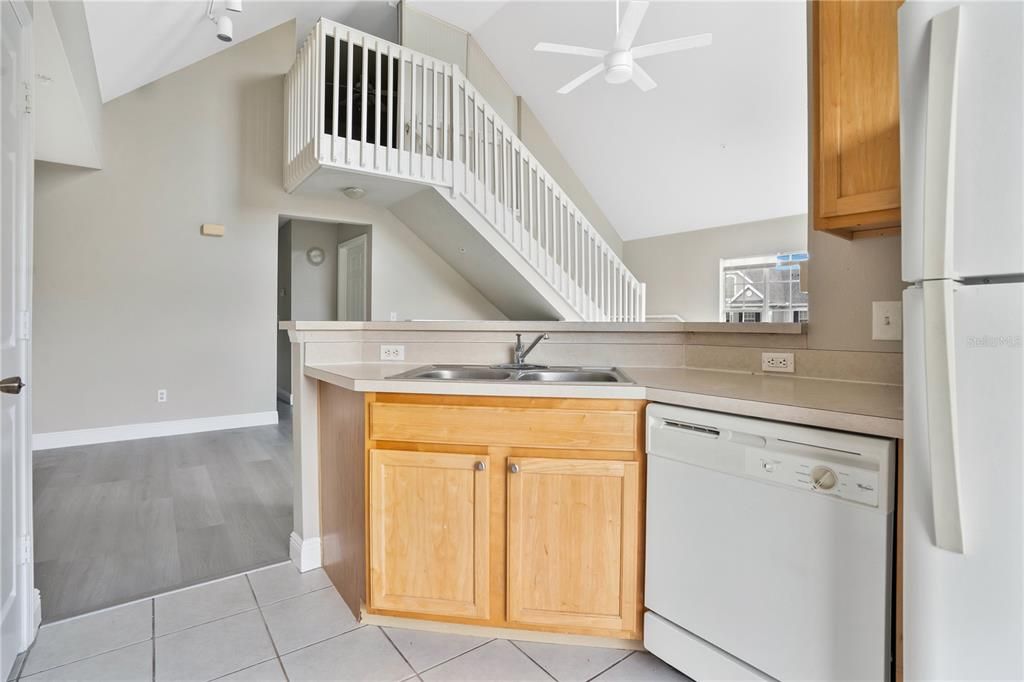 Active With Contract: $258,900 (2 beds, 2 baths, 1255 Square Feet)