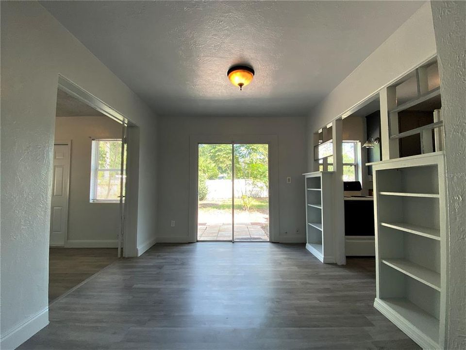 Active With Contract: $2,249 (2 beds, 1 baths, 1356 Square Feet)