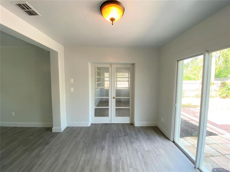 Active With Contract: $2,249 (2 beds, 1 baths, 1356 Square Feet)