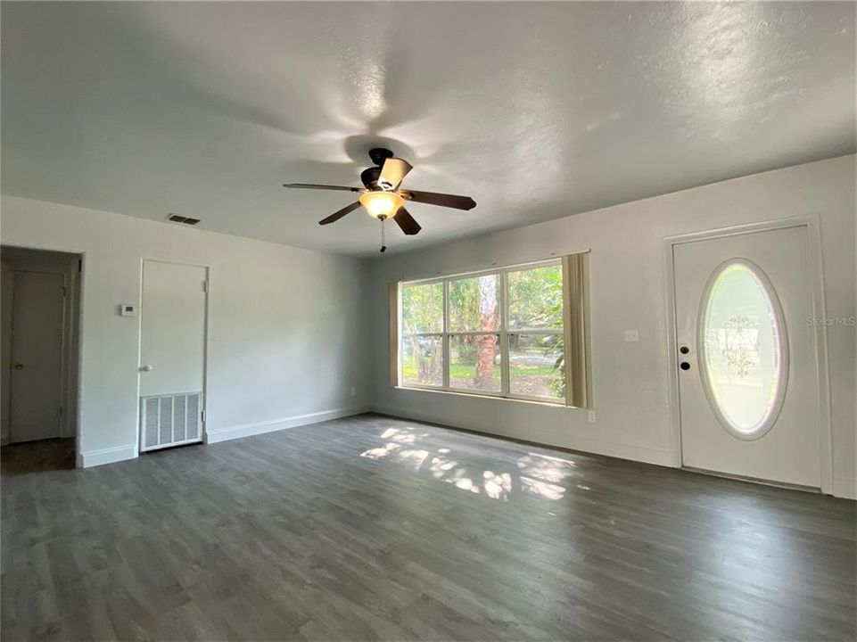 Active With Contract: $2,249 (2 beds, 1 baths, 1356 Square Feet)