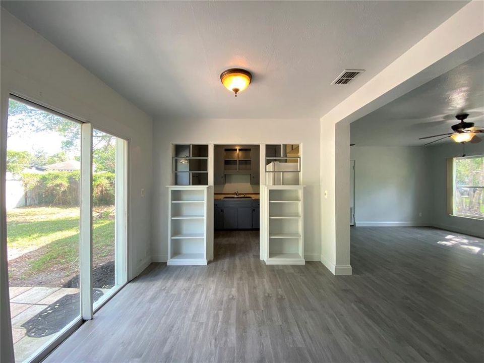 Active With Contract: $2,249 (2 beds, 1 baths, 1356 Square Feet)