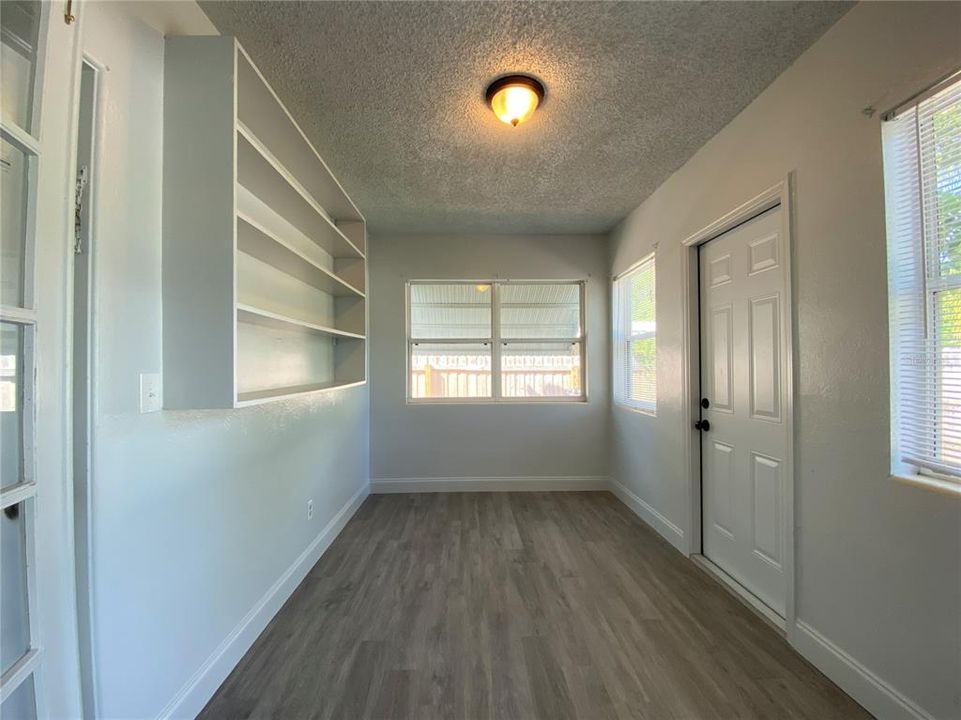 Active With Contract: $2,249 (2 beds, 1 baths, 1356 Square Feet)