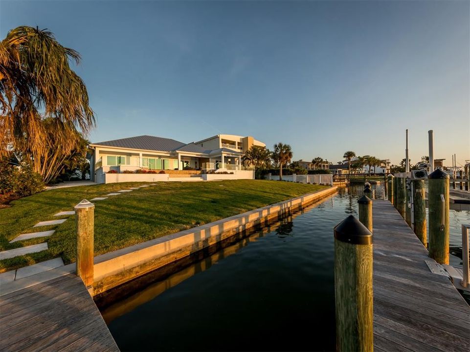 For Sale: $4,000,000 (3 beds, 3 baths, 2716 Square Feet)