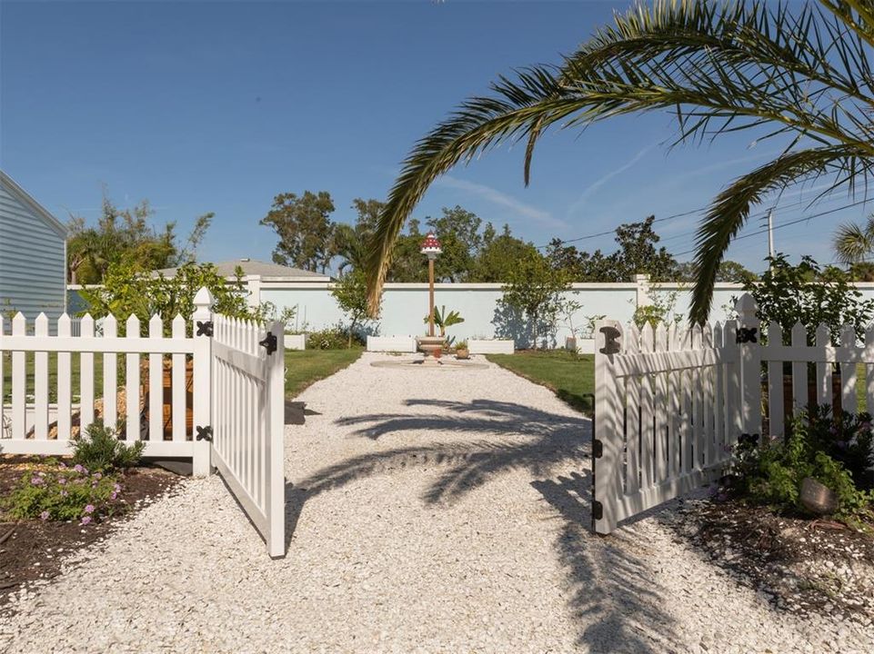 For Sale: $4,000,000 (3 beds, 3 baths, 2716 Square Feet)