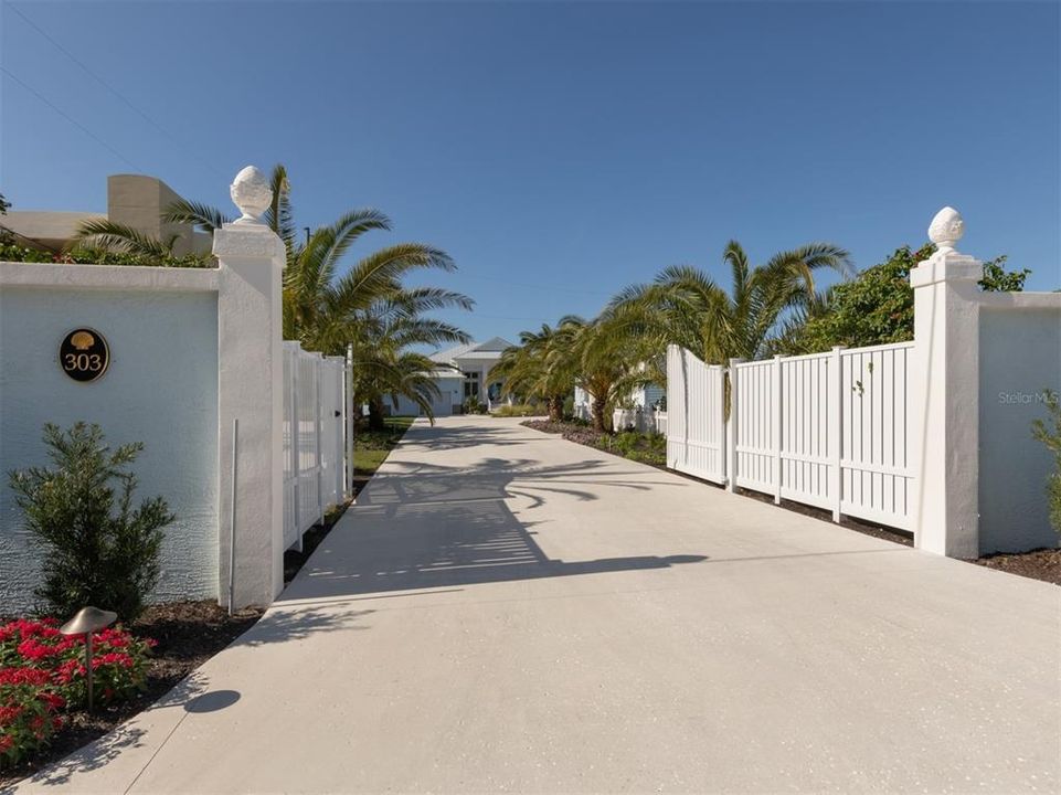 For Sale: $4,000,000 (3 beds, 3 baths, 2716 Square Feet)