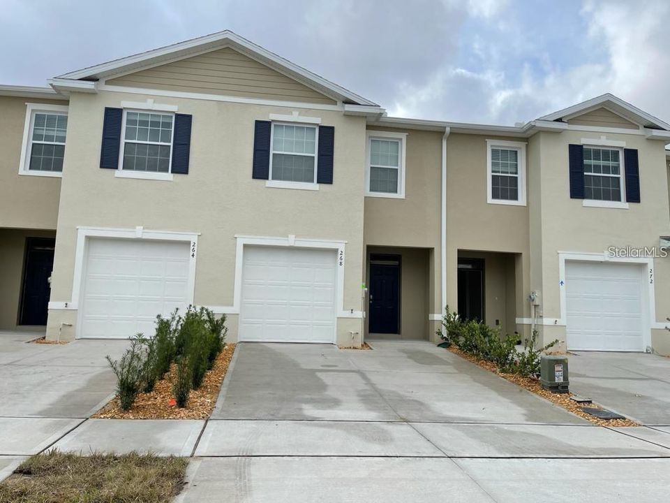 Active With Contract: $1,890 (3 beds, 2 baths, 1673 Square Feet)