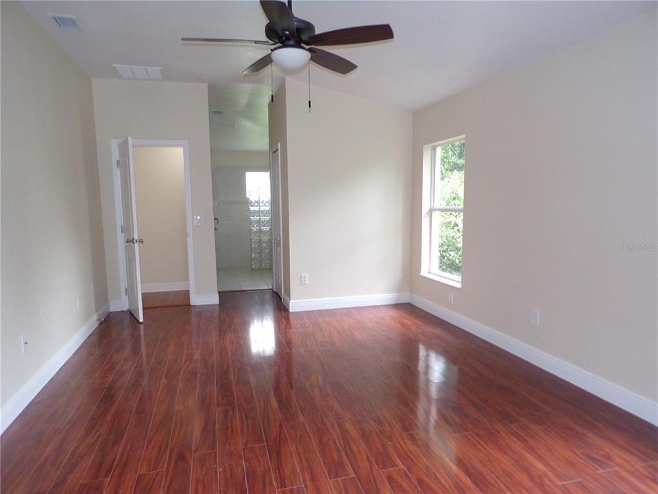 For Rent: $2,300 (3 beds, 2 baths, 2049 Square Feet)