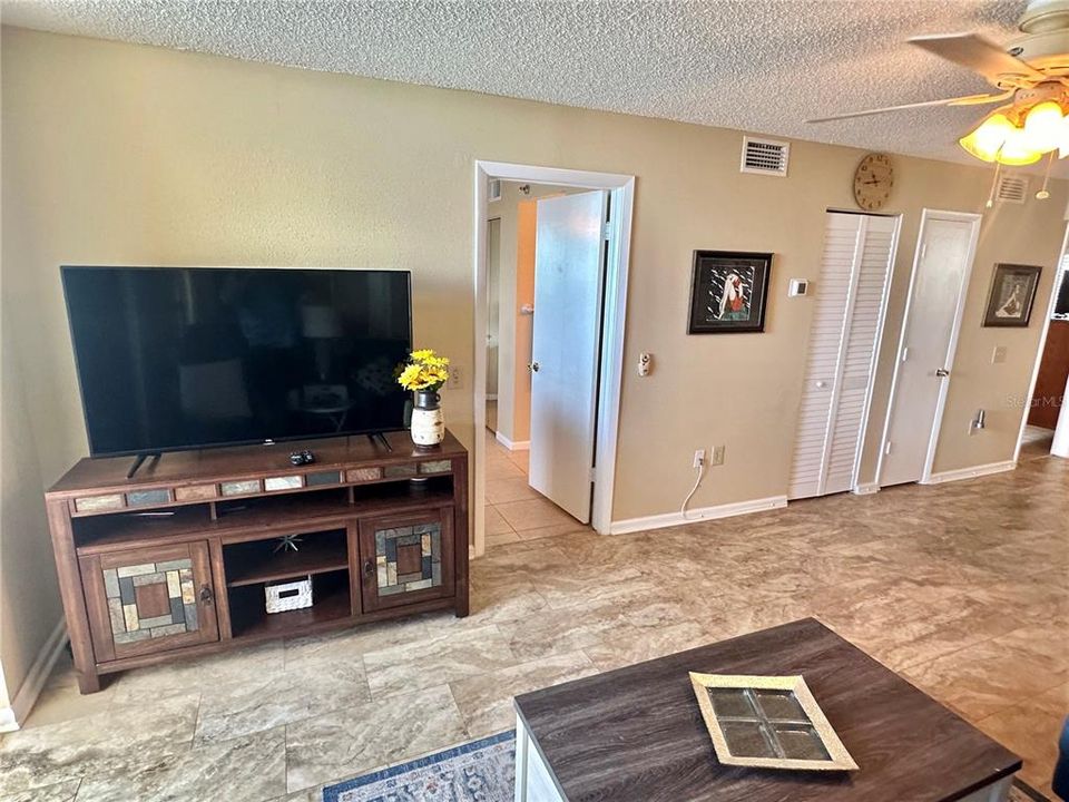 For Rent: $2,900 (2 beds, 2 baths, 950 Square Feet)