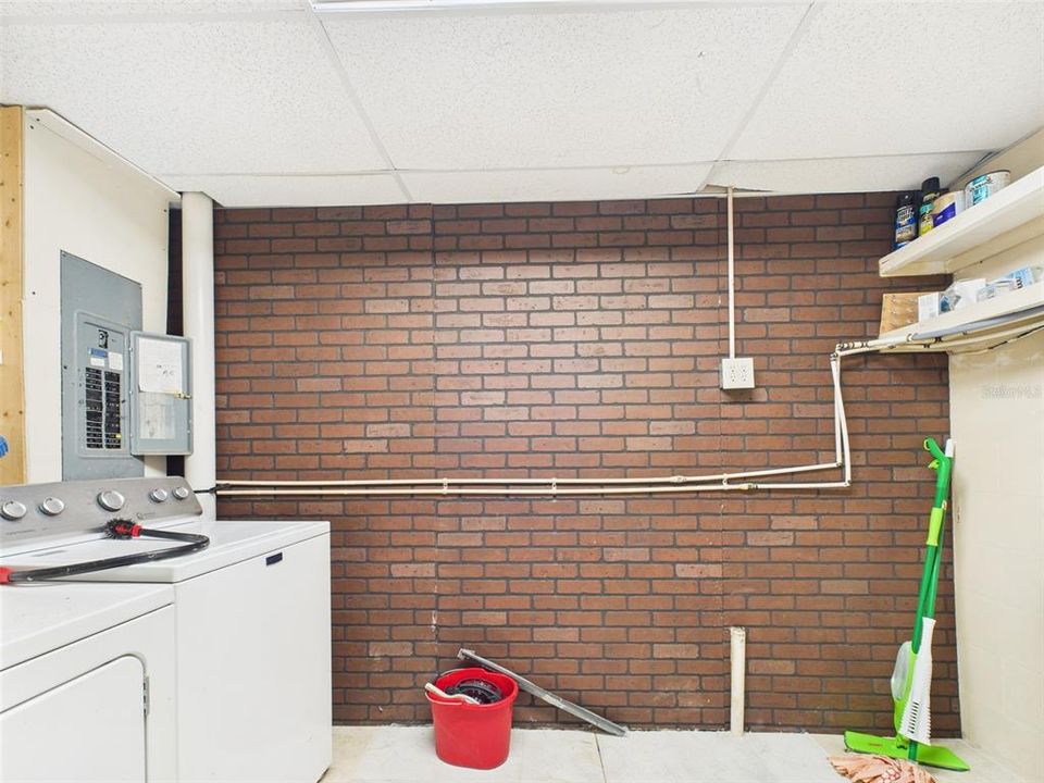 For Sale: $249,900 (3 beds, 2 baths, 1744 Square Feet)