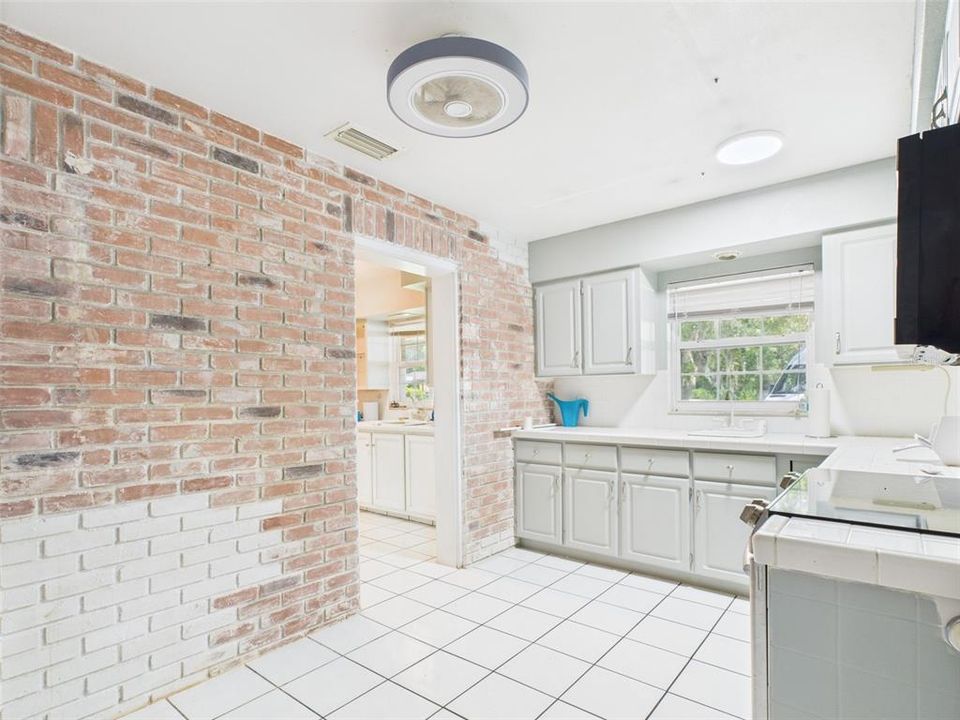 For Sale: $249,900 (3 beds, 2 baths, 1744 Square Feet)