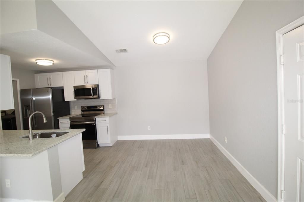 For Rent: $1,600 (1 beds, 1 baths, 671 Square Feet)