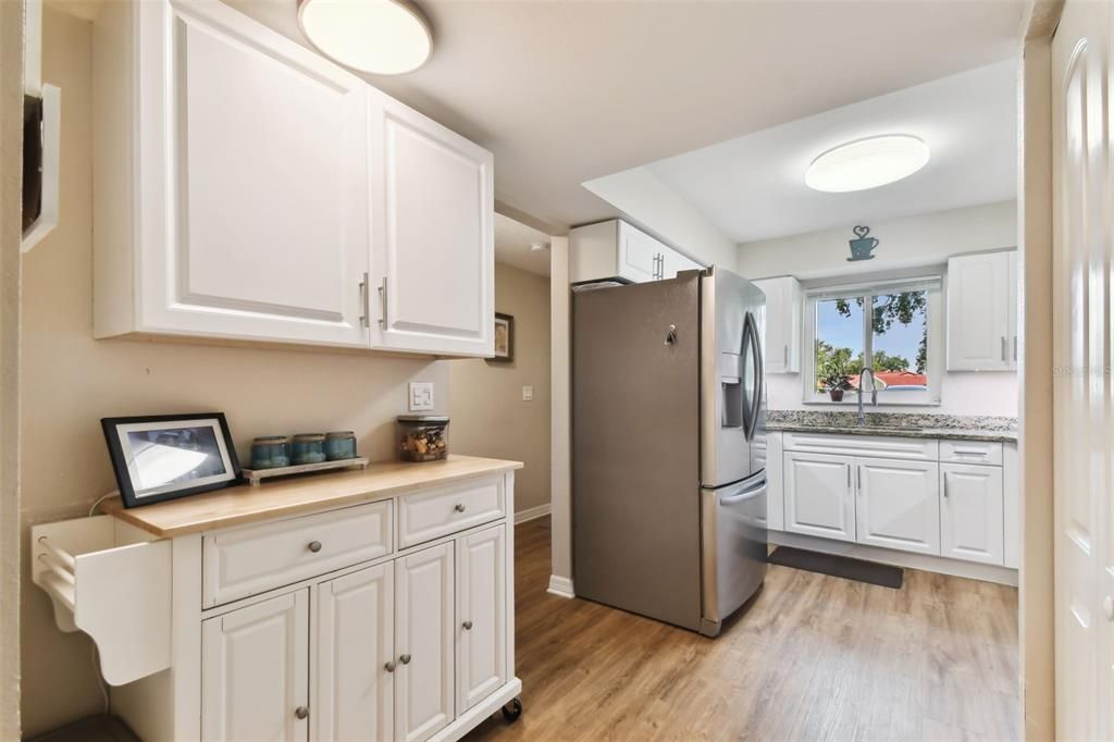 Active With Contract: $216,900 (2 beds, 2 baths, 1002 Square Feet)