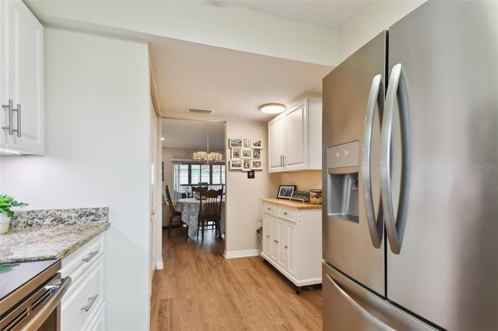 Active With Contract: $216,900 (2 beds, 2 baths, 1002 Square Feet)