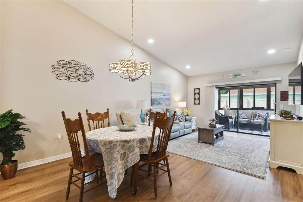 Active With Contract: $216,900 (2 beds, 2 baths, 1002 Square Feet)