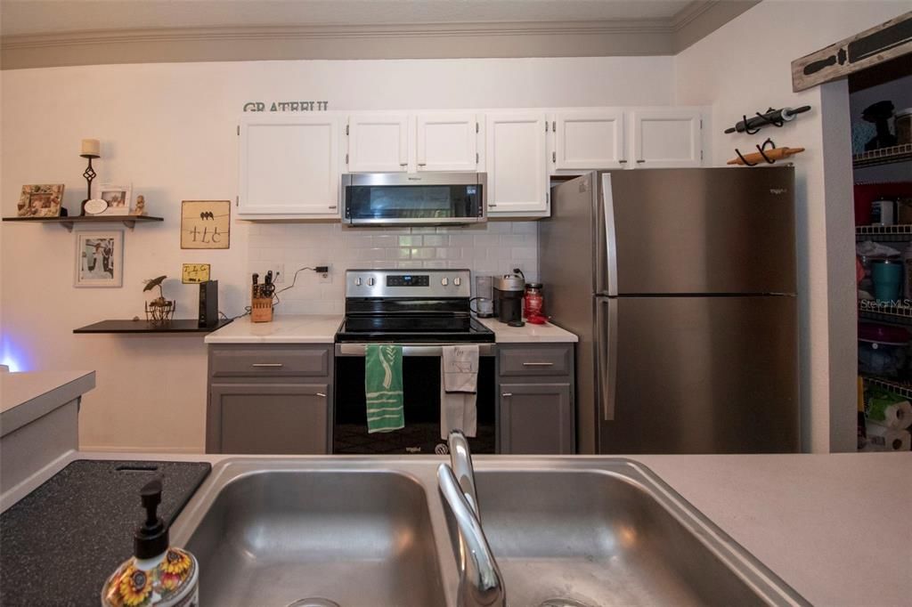 For Sale: $169,000 (1 beds, 1 baths, 747 Square Feet)