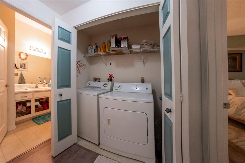 For Sale: $169,000 (1 beds, 1 baths, 747 Square Feet)