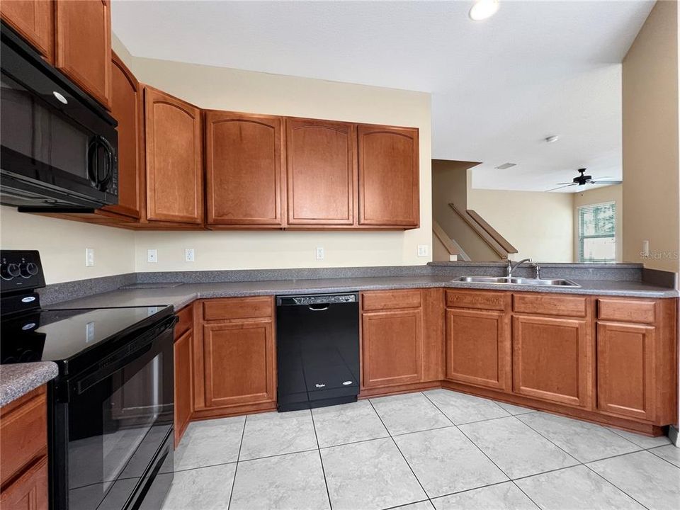 For Rent: $2,000 (3 beds, 2 baths, 1513 Square Feet)