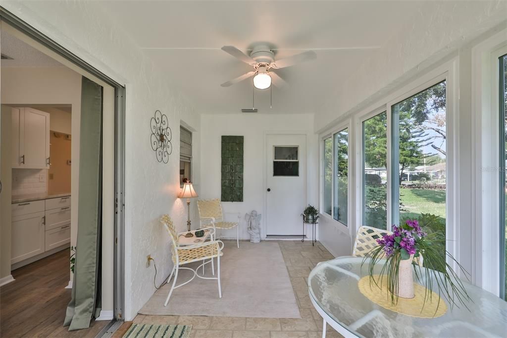 Active With Contract: $1,800 (2 beds, 2 baths, 984 Square Feet)