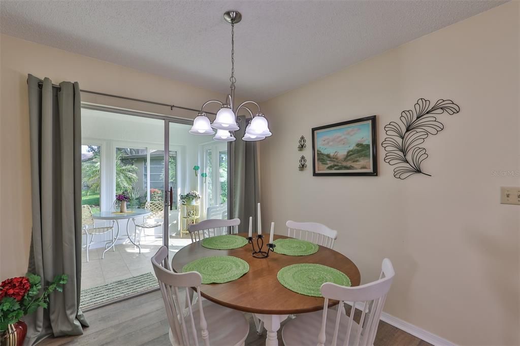 Active With Contract: $1,800 (2 beds, 2 baths, 984 Square Feet)