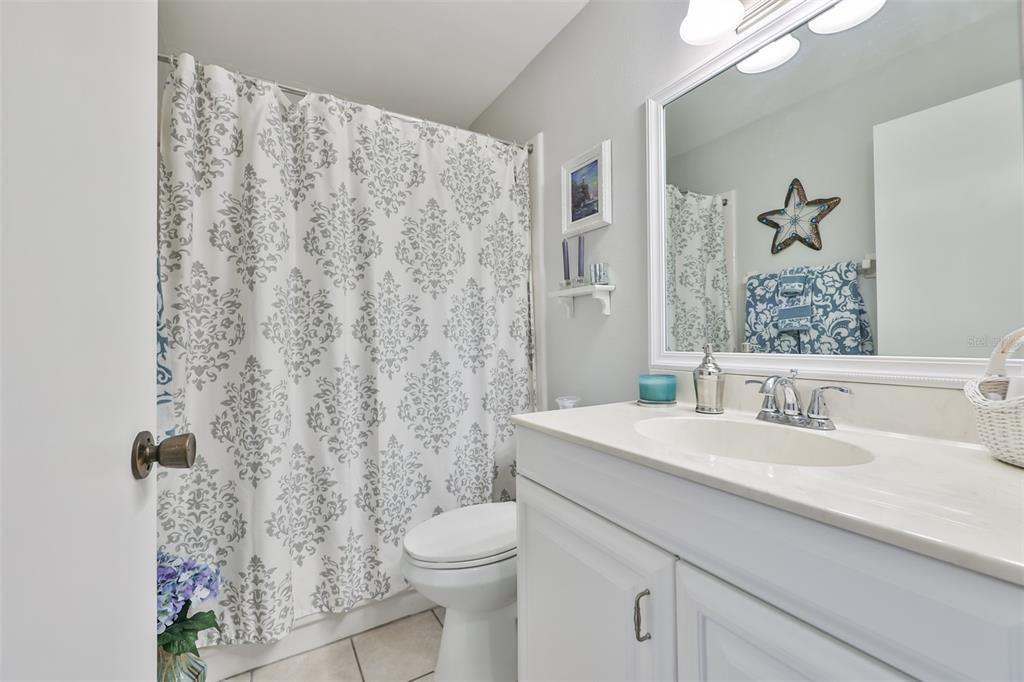 Active With Contract: $1,800 (2 beds, 2 baths, 984 Square Feet)