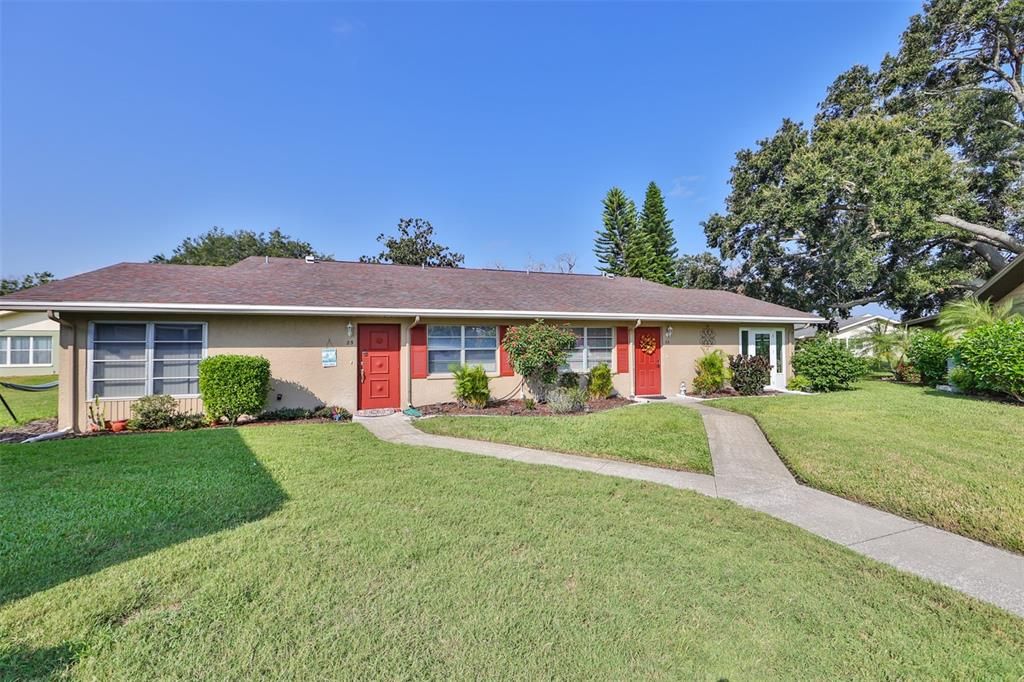 Active With Contract: $1,800 (2 beds, 2 baths, 984 Square Feet)