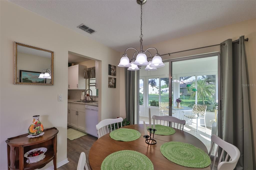 Active With Contract: $1,800 (2 beds, 2 baths, 984 Square Feet)