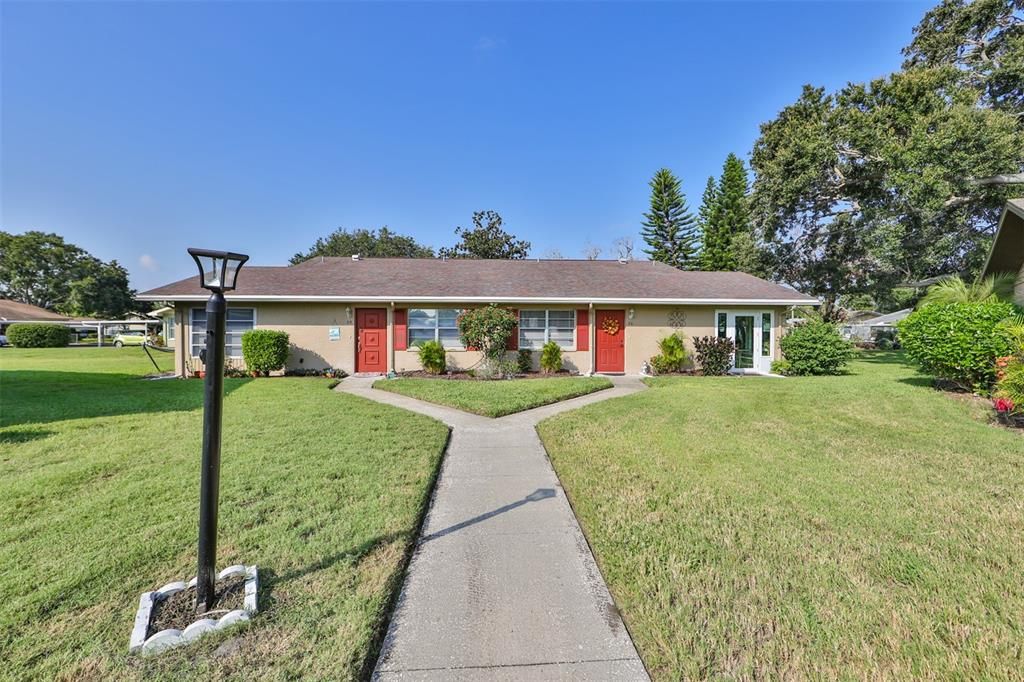 Active With Contract: $1,800 (2 beds, 2 baths, 984 Square Feet)