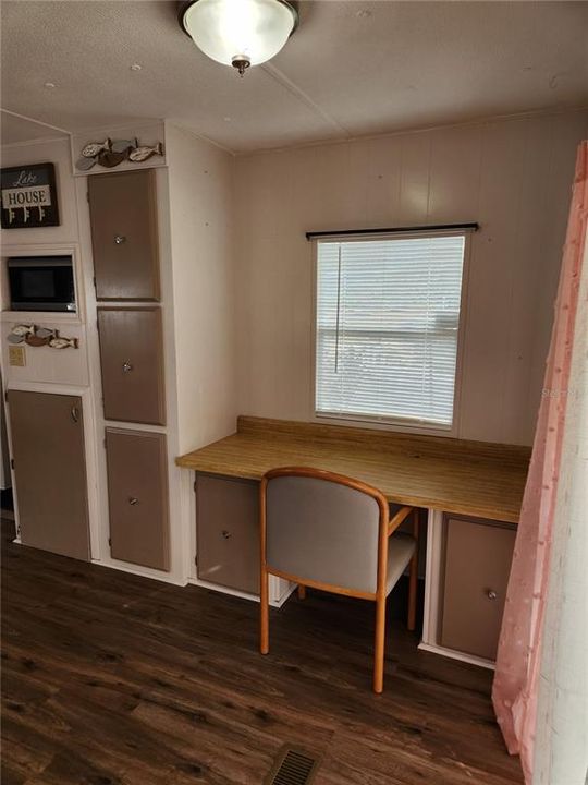 For Sale: $89,000 (2 beds, 1 baths, 728 Square Feet)