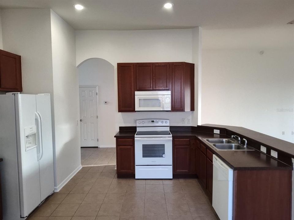 For Rent: $2,295 (3 beds, 2 baths, 1757 Square Feet)