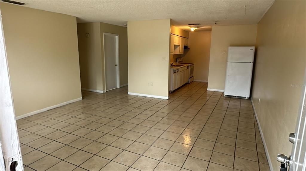 For Rent: $1,150 (2 beds, 1 baths, 900 Square Feet)