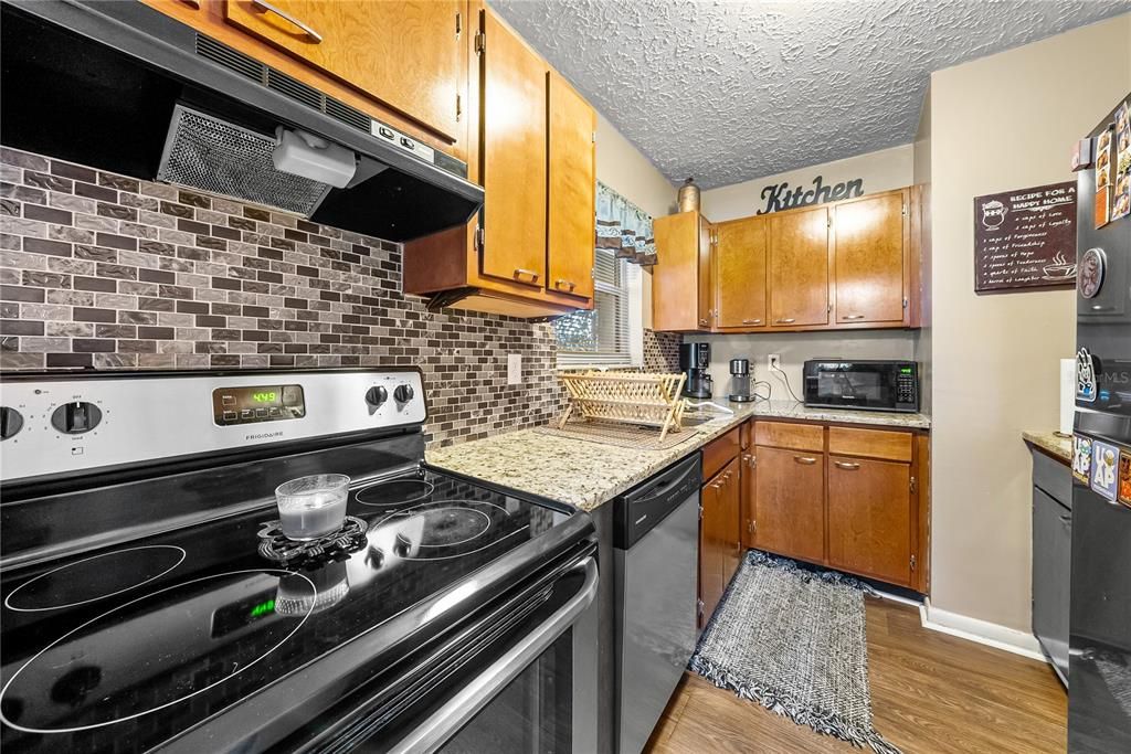 For Sale: $212,000 (2 beds, 1 baths, 875 Square Feet)