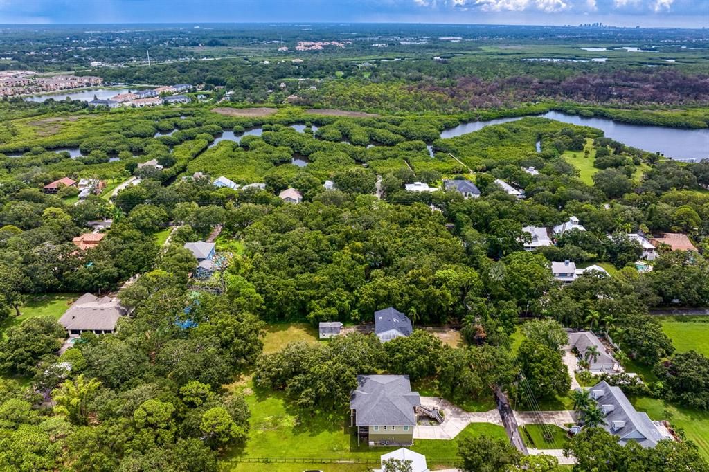 На продажу: $1,100,000 (2.14 acres)