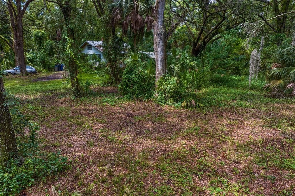 На продажу: $1,100,000 (2.14 acres)