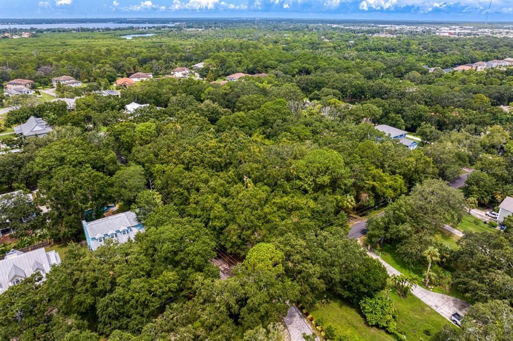 На продажу: $1,100,000 (2.14 acres)