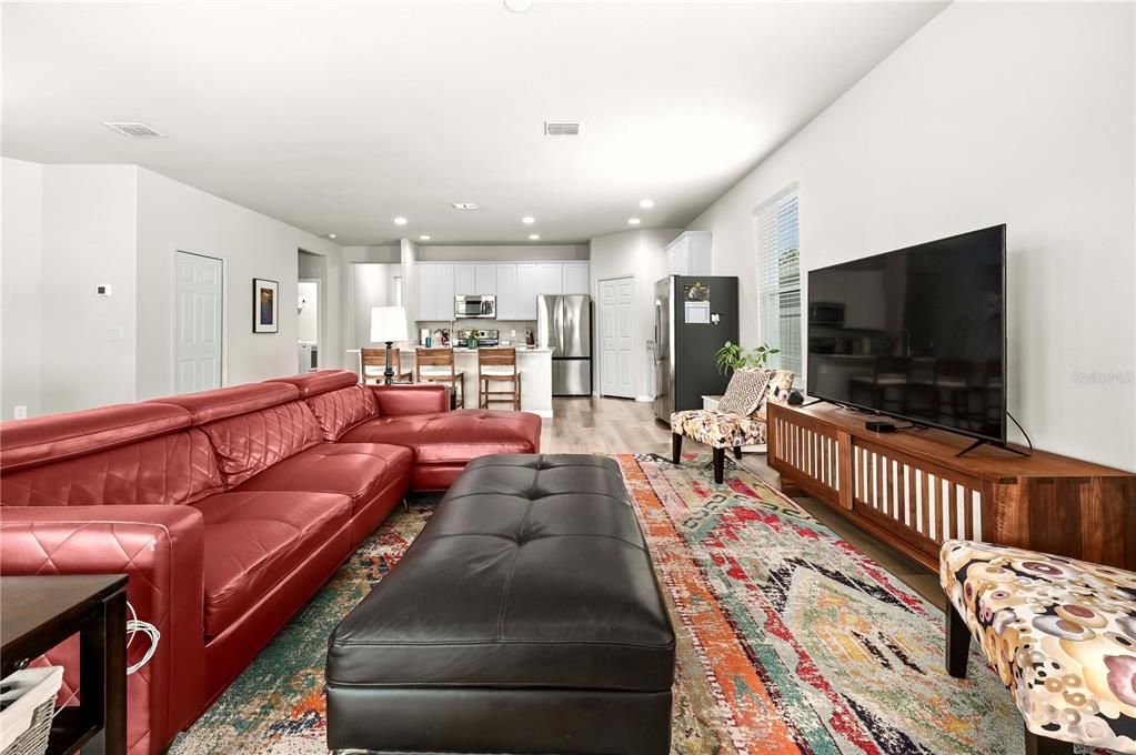 Active With Contract: $450,000 (4 beds, 2 baths, 1959 Square Feet)