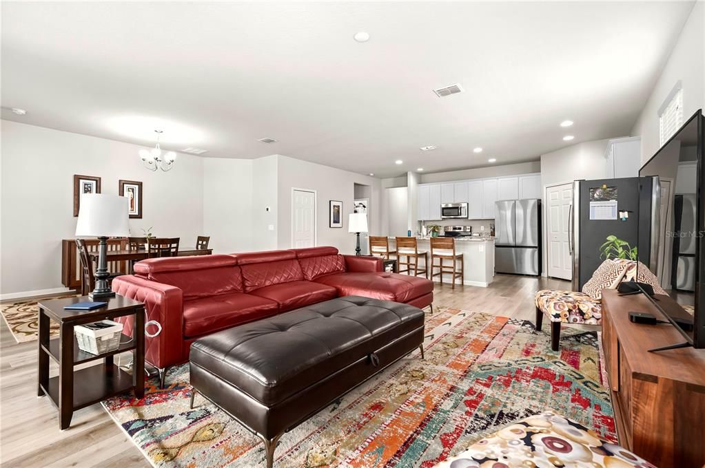 Active With Contract: $450,000 (4 beds, 2 baths, 1959 Square Feet)